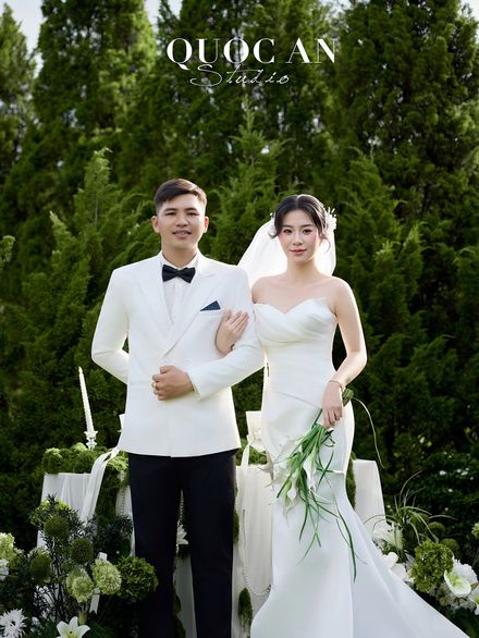 Album Bàn tiệc rêu xanh