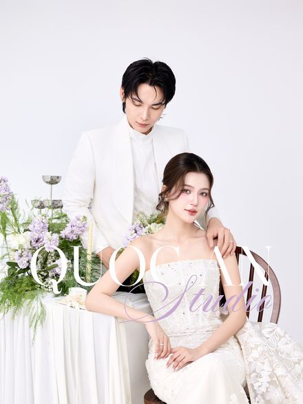 Studio — Bàn tiệc phông vô cực