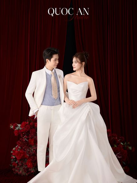 Studio — Vải đỏ & khóm hoa